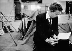 vintagegal:  James Dean photographed by Bob Willoughby on the