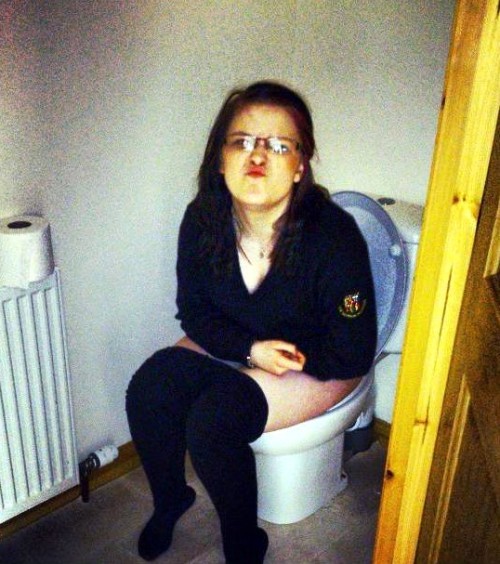 1nobodyknowsme1:  dimitrivegas:  Sheâ€™s pooping      (via TumbleOn)