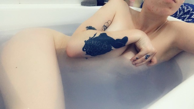 halfbakedandnaked:This time last year. God I miss having a bath