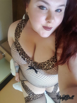 vinyldolly:  Cheetah print AND fishnets? Like an 80′s wet dream.