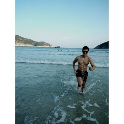 chinesemale:  running man wakaka #longke #saikung #weekend #beach