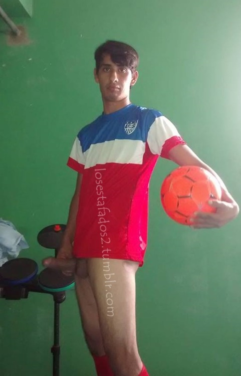 rds2994:  losestafados2:  ¿Creyeron que ya me habia olvidado de ustedes? ¡Jamas! Aquí los dejo con un rico hetero engañado y las fotos que me ha ido compartiendo a lo largo de algunos meses, el es David un exquisito hetero engañado directo desde