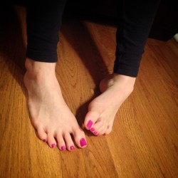 ohmandy56:  My new polish :) #brightpurple #feet #footfetish