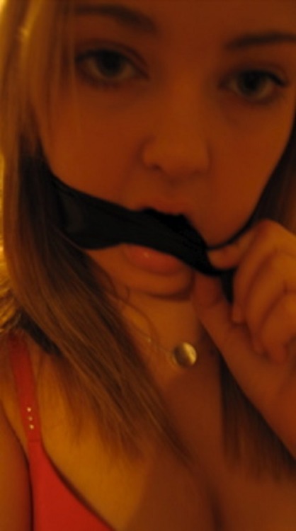 colerster42:  mygaggedselfies:  blondebound:  Self-OTM gag and cleave sequence  God your so amazing :3  Very nice love ur eyes