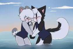 qtipps:Bee and Reav takin a little dip! x3 <3