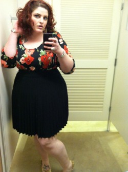 rogueypie:  Floral top and gold flats - dots Skirt- Macyâ€™s  Â Perf&hellip; *dead.