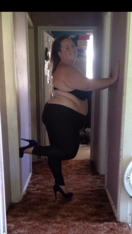 Kirra has gained her way to a BMI of 50! @bbwmissgloop 			28GG 			5'4" 			290  /- 			 			131.5 kg 			BMI: 49.8 		