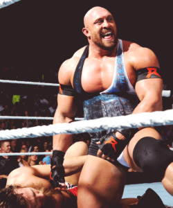That singlet can’t contain Ryback’s huge body!