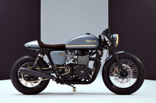 caferacerpasion:  ðŸ† Awesome bike! Triumph Bonneville â€ªCafe Racerâ€¬ by Bunker Custom.Descubre esta preciosa â€ªTriumphâ€¬ con un diseÃ±o limpio y elegante.Â MÃS INFO / MORE INFO ->Â http://www.caferacerpasion.com/triumph-bonneville-cafe-racer-bun