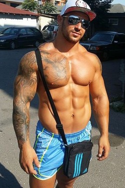 i-want-that-man:  What a hunk! I WANT THAT MAN Tumblr | Twitter | Facebook