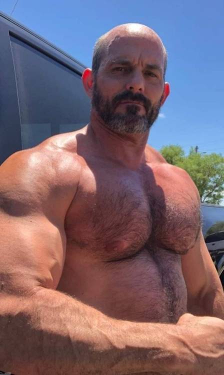 perfectmusclemen:  Please repost and follow: https://perfect