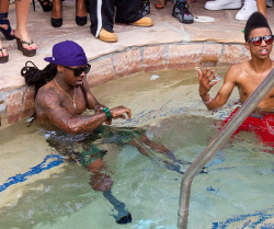 whitegirlsaintshit:  st3fan00:  Why Wayne got socks in the jacuzzi