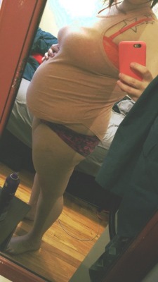 pregnantpiggy:Even I can’t believe I’m only 13 weeks pregnant