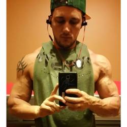 bigjoeyd:  #flexfriday Dat arm pump doe.   #fit #photooftheday