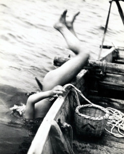 thekimonogallery:  A Japanese ‘Ama’ (female diver) goes overboard