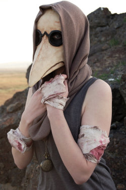 cute-thangsss:  The plague doctor mask was worn as protection