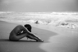 fotokammer:  Girl and the Sea | With Ari-Elle © #source: fotokammer,