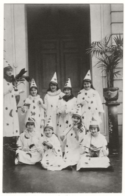 vintage-musicians:    Gevonden fotos dames orkest 1927   