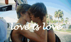 http://64.media.tumblr.com/37e4baaf32b017c561cd68db5b85beb7/tumblr_o0hntijpUM1v4o4uio1_500.gif