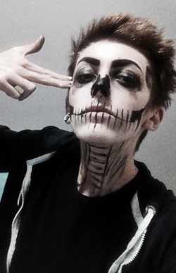 lchimi:  Zombie boy here to steal your heart and eat it 