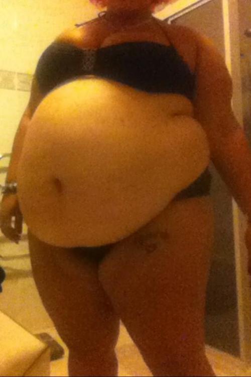 straightedgejuggalo: I normally don’t post amateur photos, but holy hell, that’s an amazing gain. Very sexy belly!