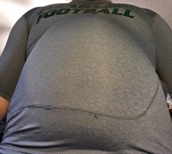 bigbellyboy77:  My belly is starting to bust out of my shirt!!