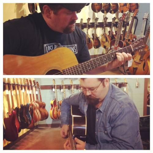 <p>You run into the nicest people and most excellent musicians when you’re hanging out at @cartervintageguitars #goodfriendswithguitars #martinguitar #gibsonguitars  (at Carter Vintage Guitars)</p>