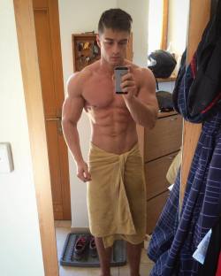 tommytank4:  thebrofucker: Follow Tommytank4 for hot and muscular
