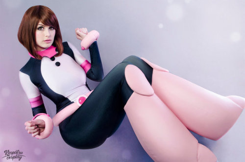 grimphantom2: hotcosplaychicks:  Untitled by Kinpatsu-Cosplay   Check out http://hotcosplaychicks.tumblr.com for more awesome cosplay  So hot! 