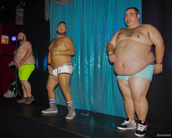 bebarnice:  dev0rama:  Now here are some go-go dancers I can