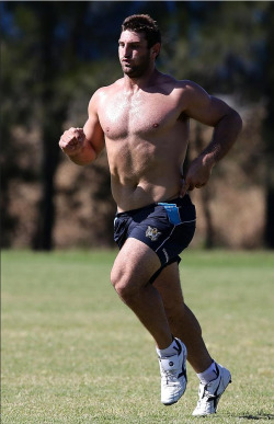 roscoe66:  David Taylor of the Gold Coast Titans shaping up for