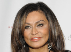 heteroaesthetics:  That Tina Knowles smile. 