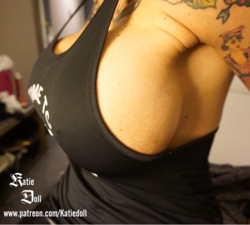 fnchen:  Nothing lovelier than a great side boob view. Reblog if you want to see this side boob go up to 8000cc  More fabulous boob pics on Patreon: 