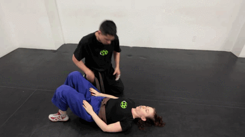 omgsafeword:  taichiswordsfan:    How to Escape a Hair Grab or a Neck Grab ? Look at them, carefully.   tai chi pants on http://www.icnbuys.com/tai-chi-pants give you surprise at the new year.   follow back  IMPORTANT 