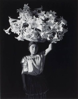 zzzze:Flor Garduño, Basket of Light, Sumpango, Guatemala,1989