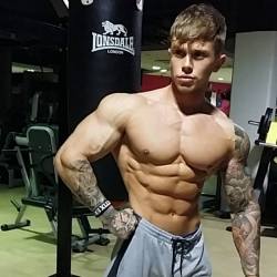 fitmen1:  Fitmen1Danny Walker