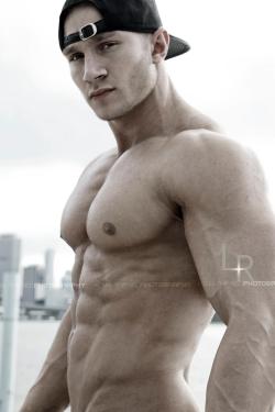muscle-addicted:  Kevin Lisak