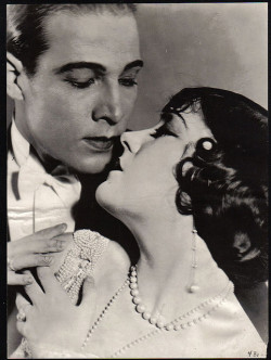 bo vampdreaminginhollywood:   Rudolph Valentino and Gloria Swanson