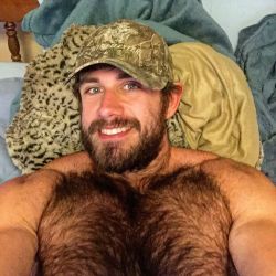 beardburnme:“Who wants a big teddy bear cuddle? #bear #musclebear