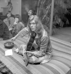 lastwords–out: David Bowie at party, 1971.  Photo: Phil Leaf.