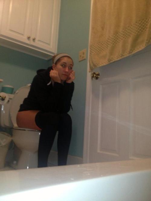 dimitrivegas:  Pooping women