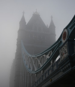 iriniz:  Tower Bridge, London, England 