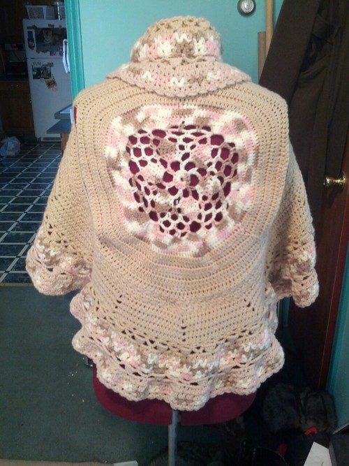 I made this back in November, never really had the time to post it in detail until, but better late than never, right? This is is my turtle back vest I crocheted using the ‘Joplin Vest’ pattern from CrochetToday magazine. I had to alter it