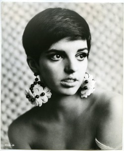 the60sbazaar:  Pretty Liza Minnelli portrait 