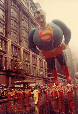 littlebunnysunshine:  Superman Balloon - Macy’s Parade (1966)