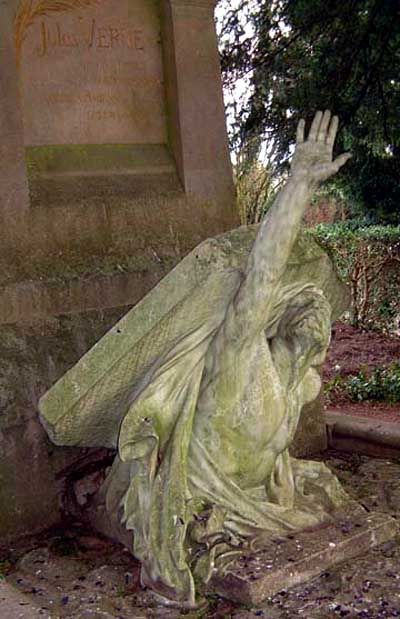 Restless scribe (Jules Verne’s grave, Armiens, France)