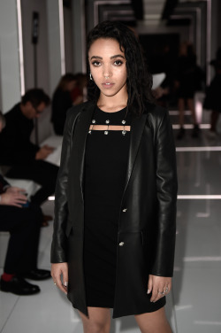 celebritiesofcolor:  FKA twigs attends the Versus show during