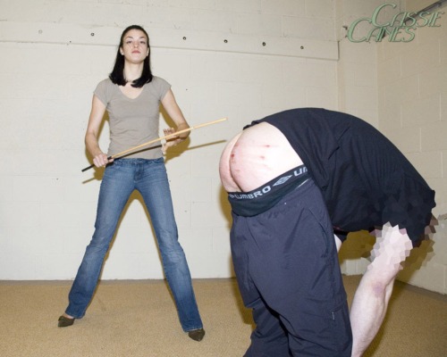 expatsub:  lashkisser:  That full swinging cane hurts from here!  Nice mix and determination 