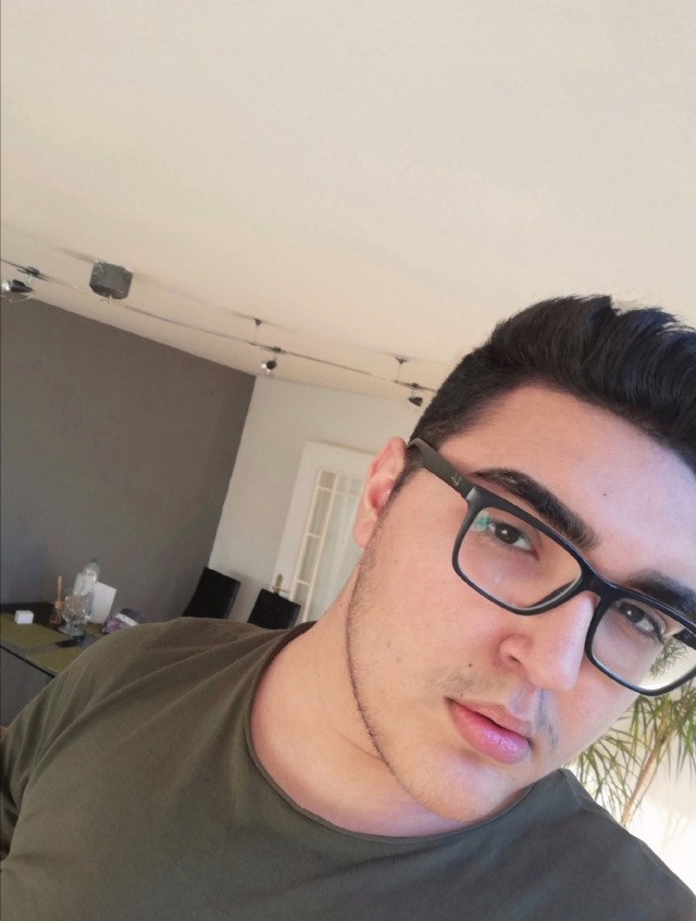 abronamedsuad:Starting to feel more confident  😊