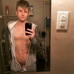 nakedcitytrees:  I’m sleepy from waking up too early and feel